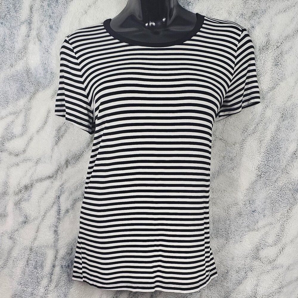 Torrid 00 M/L Super Soft Knits Black/White Striped Tee